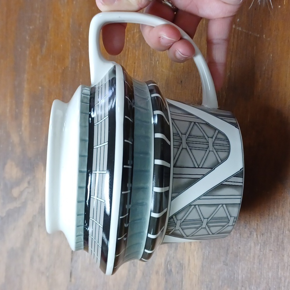 Seattle Space Needle coffee cup - Picture 2 of 5